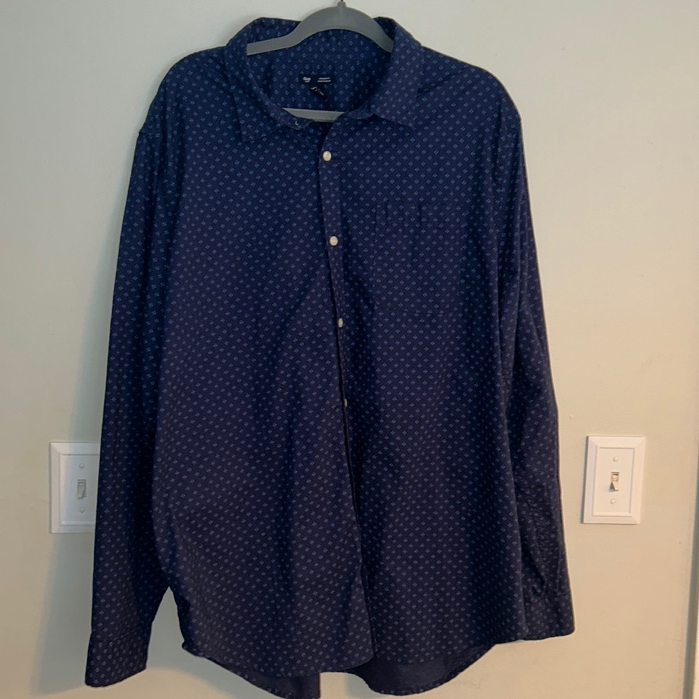 Men’s Gap button down XXL tried on, never worn